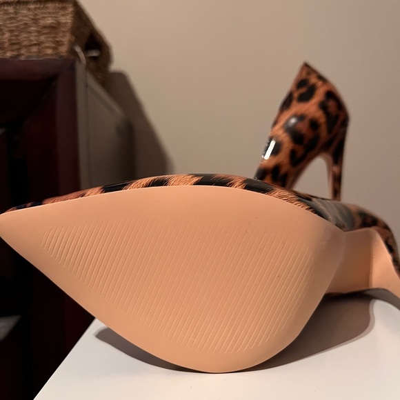 NWT COLETER Leopard heels - Picture 8 of 11